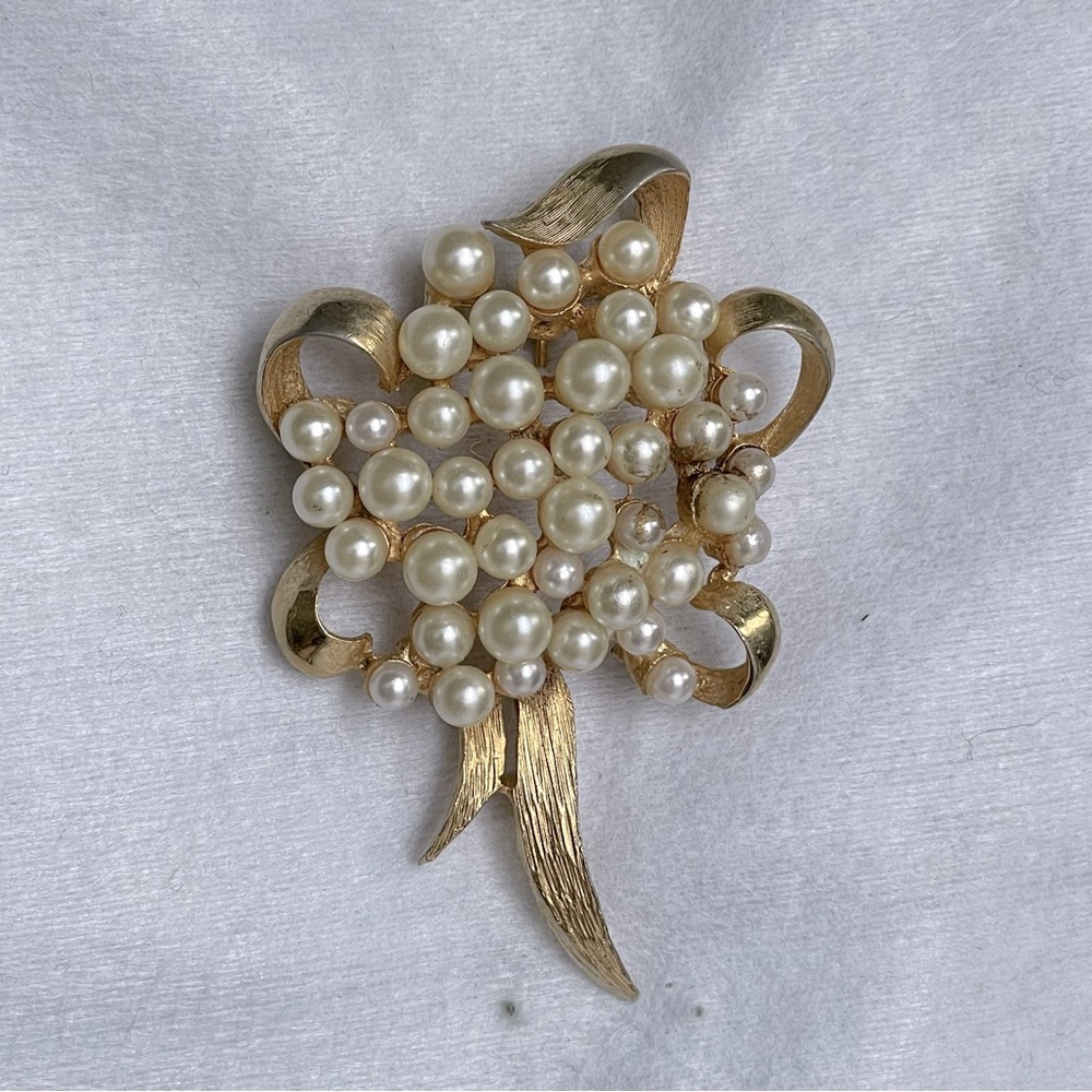 Vintage 60s PELL Brooch Gold Tone Faux Pearl Floral Bouquet